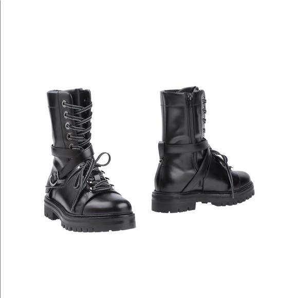 ValentinoGaravani Balck Ankle Boots - Picture 6 of 6